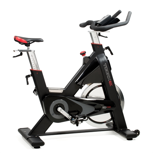 Dette er en TOORX SRX 100 Spinningcykel, spinningscyklen er sort med røde og poleret metal accenter